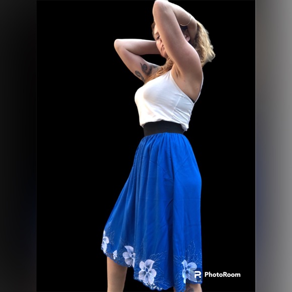 Vintage hand made appliqué lace skirt. Unique delicate work in super soft cotton - Picture 4 of 5